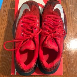 Nike Air Max Infuriate Low Basketball Shoes Red/Black Size 9